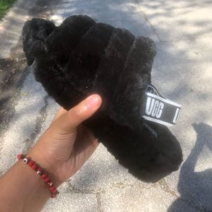 Women’s Ugg “What The Fluff” Size 7